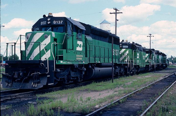 BN 8137 - SD40-2.jpg